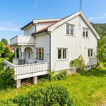4 Bedroom Awesome In *