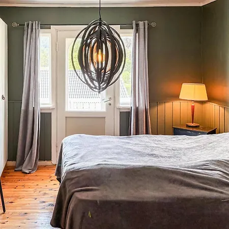 4 Bedroom Awesome In *