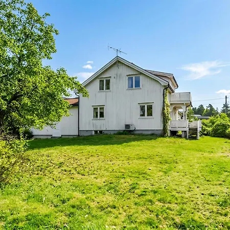 4 Bedroom Awesome In *